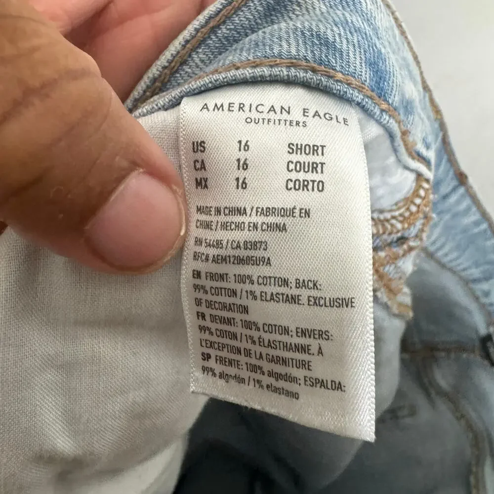 American Eagle Strigid Mom Jeans Women’s‎ Size 16 Short High Rise Light Wash